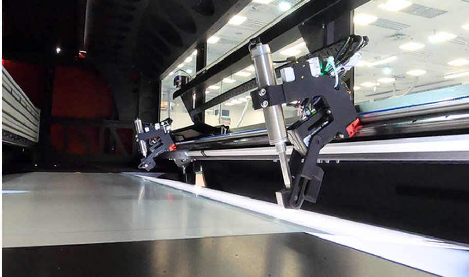 Auto Y-slitter for automatically trimming off margins or slitting media into multiple jobs, minimizing media waste and increasing print area.