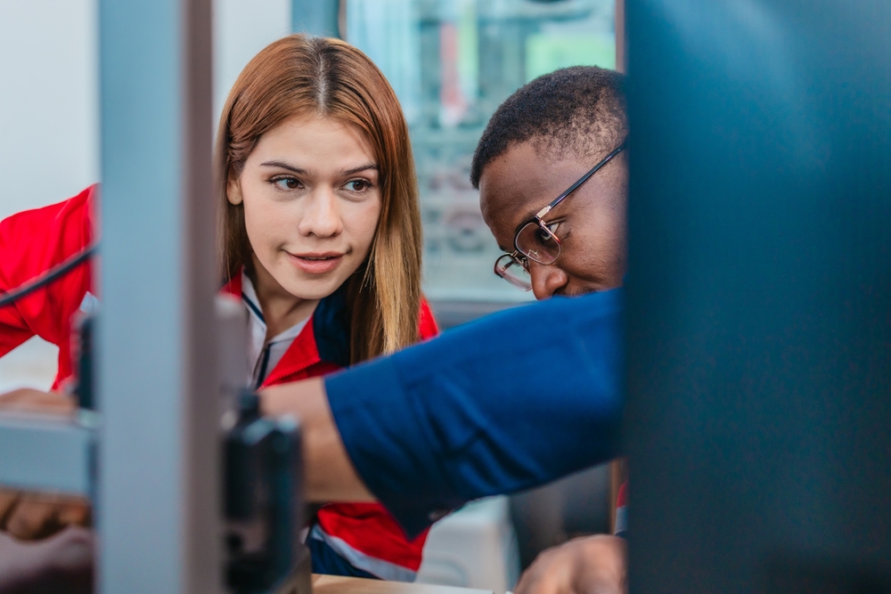 Product,Design,Engineer,Collaborates,With,Industrial,Designer,On,3d,Printing